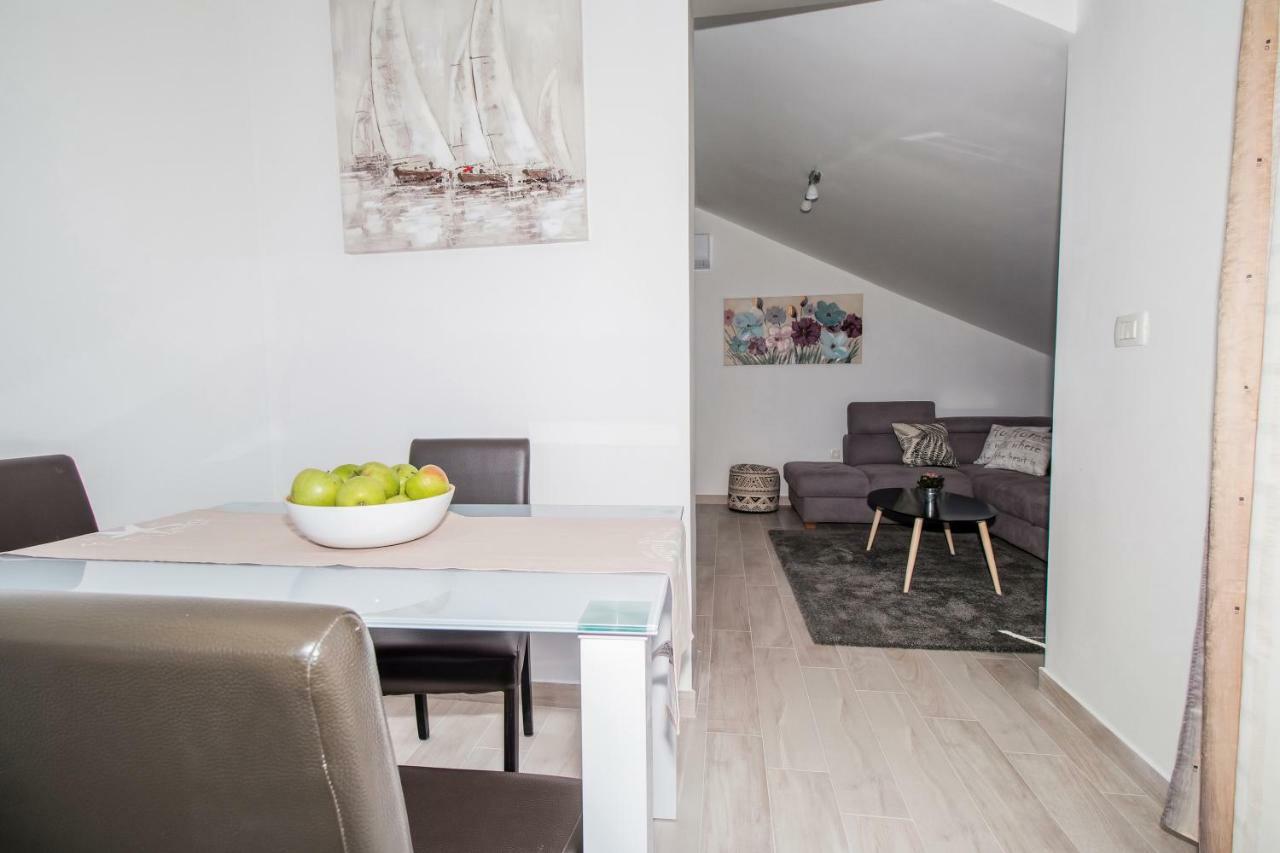 Apartment Hera With Balcony And Free Parking Zadar Exterior photo