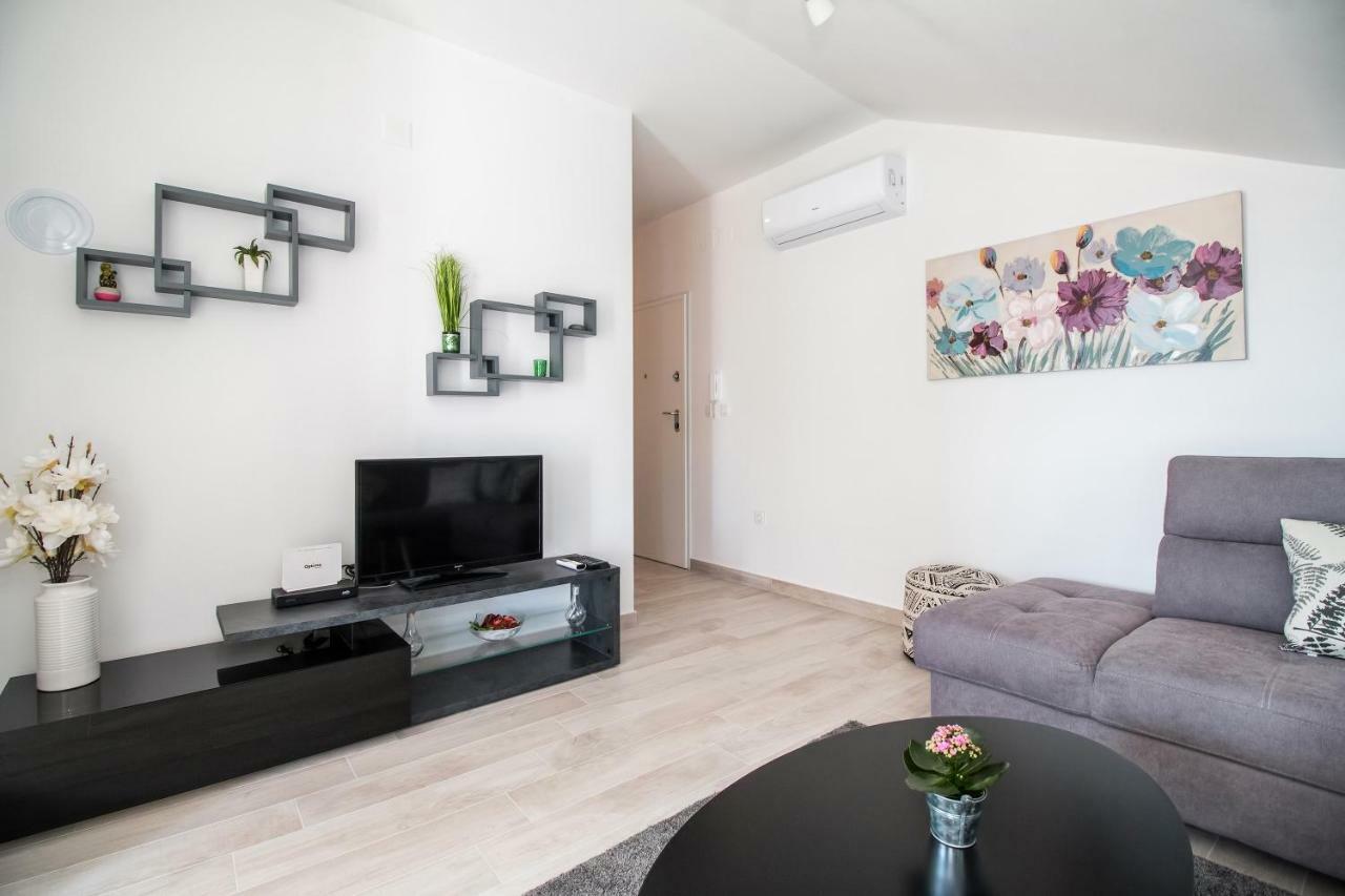 Apartment Hera With Balcony And Free Parking Zadar Exterior photo