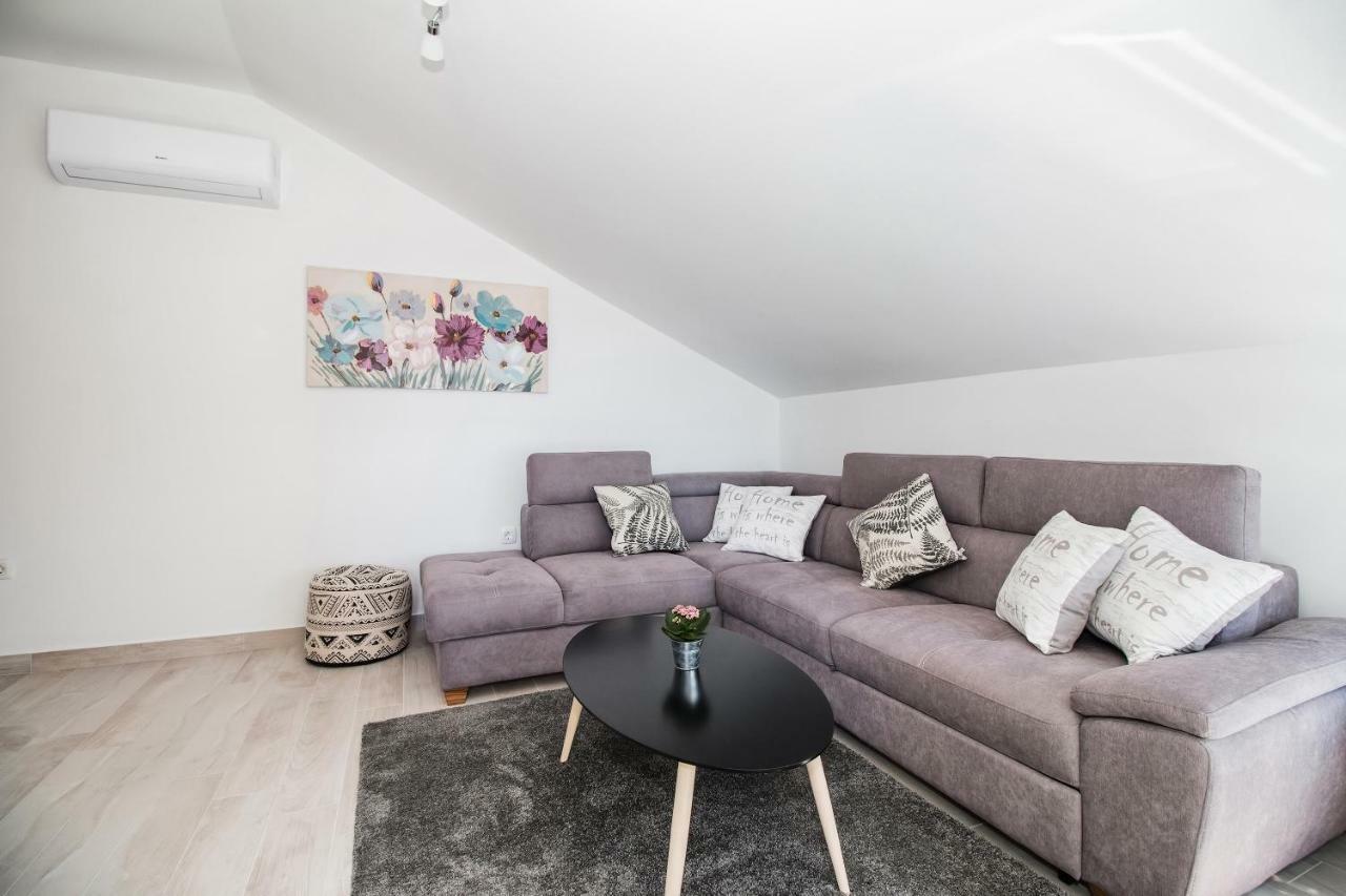 Apartment Hera With Balcony And Free Parking Zadar Exterior photo